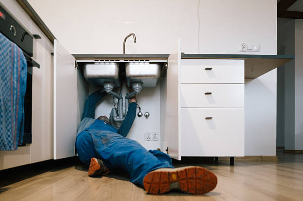 Professional Leak Detection technician working in Table Grove, IL